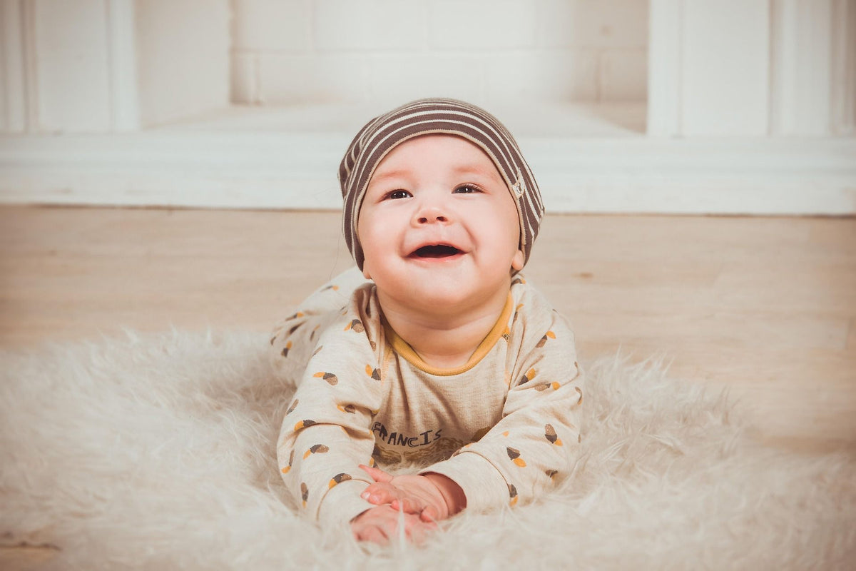 Kleidung für Babys und Neugeborene